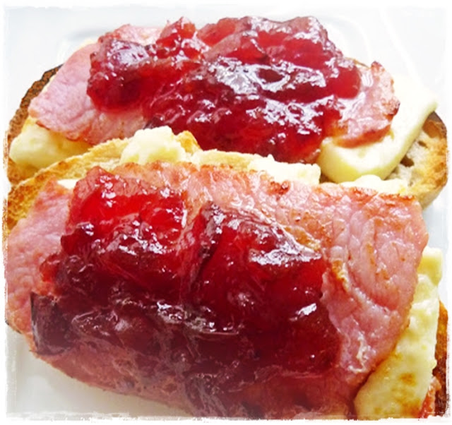 brie-on-toast-bacon-cranberry-sauce